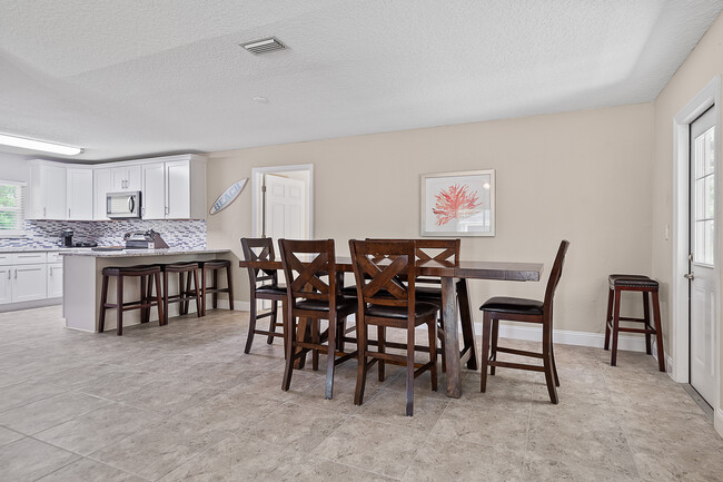 Foto del edificio - 32 Pine Crest Ln