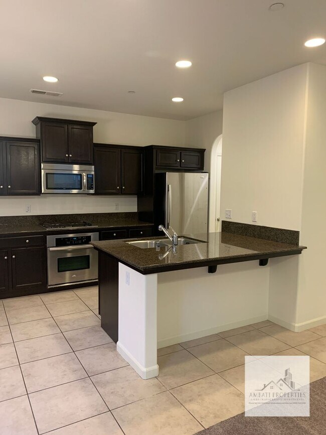 Foto del edificio - Beautiful 4 Bedroom Home in Harlan Ranch!