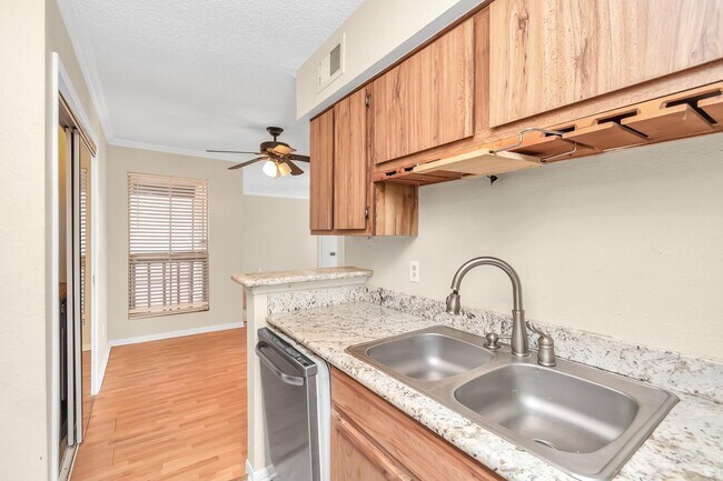 Foto del edificio - 1500 Bay Area Blvd