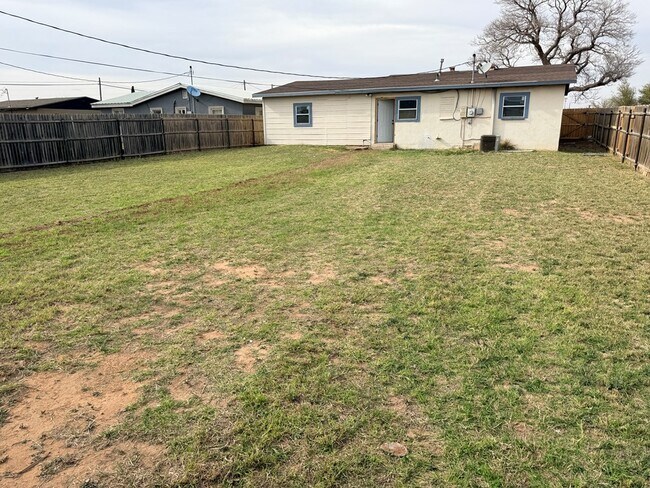 Foto del edificio - 1910 E California Ave