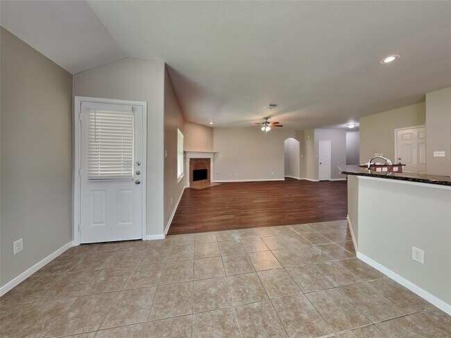 Foto del edificio - 3126 Lake Breeze Ln