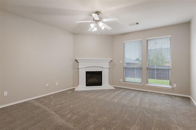 Foto del edificio - 12913 Farmington Dr