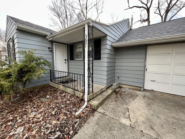 Building Photo - 307 S Normandy Dr