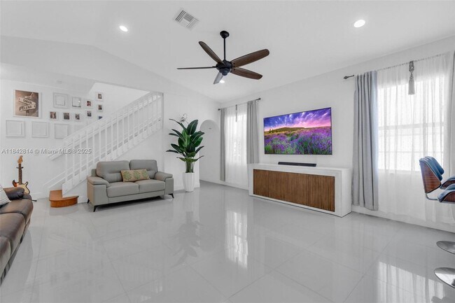 Foto del edificio - 3920 NE 13th Dr