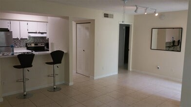 Building Photo - 550 S Park Rd