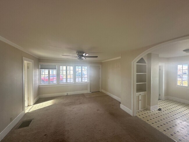 Foto del edificio - MIDTOWN 2 Bdrm Cottage, 1 bath, Range, Ref...