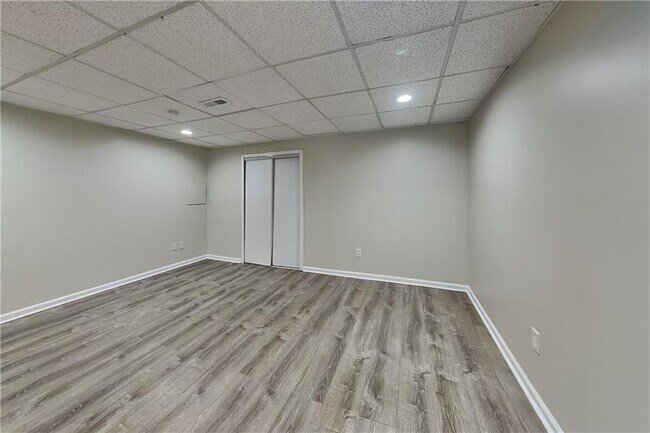 Building Photo - 255 Valley Brook Dr