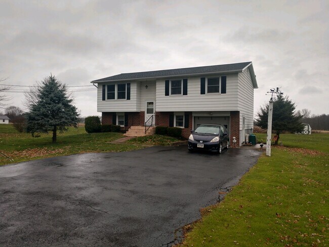 Building Photo - 1831 County House Rd