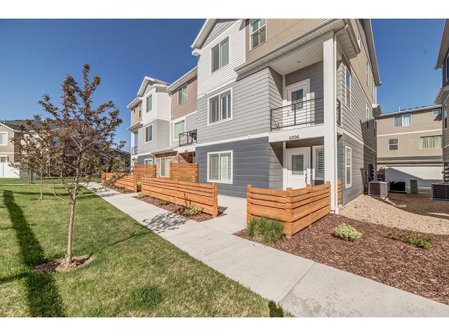 Primary Photo - Beautiful 4 Bed 4 Bath Townhome in South J...