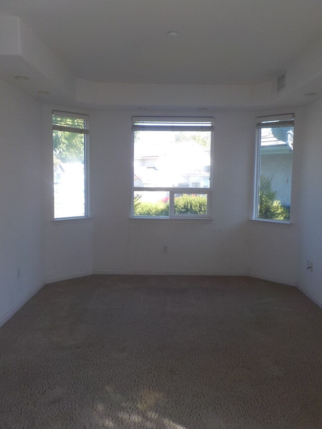 Living Room - 1150 Megan Ct