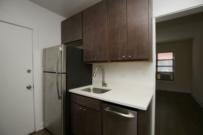 Building Photo - 2641 N Spaulding Ave