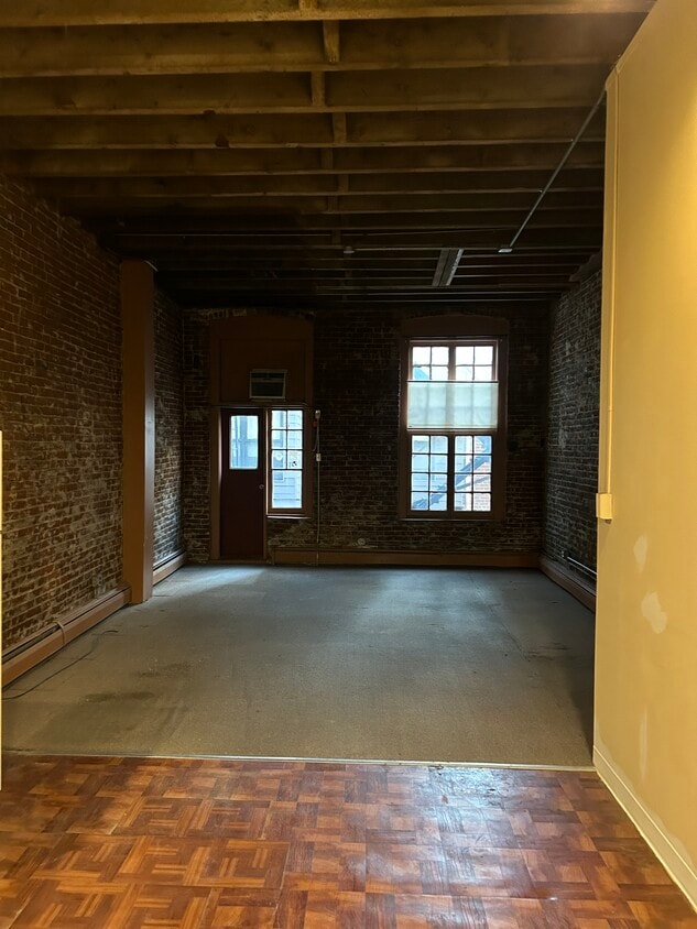 Building Photo - 28 S Strawberry St