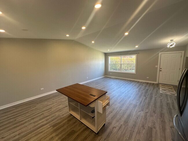 Foto del edificio - 1301 Lizabeth Ln