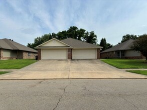Building Photo - 2115 Plum Creek Ln