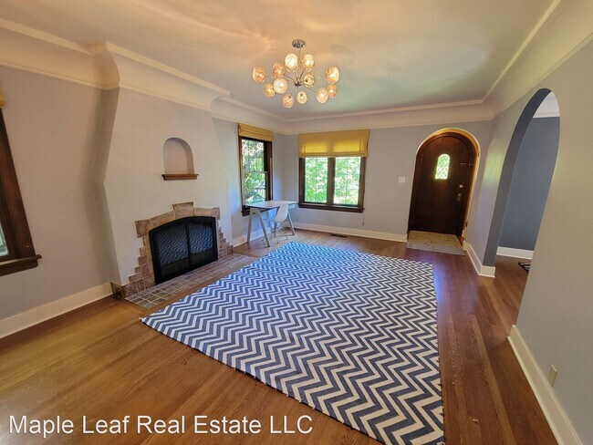 Building Photo - 5 br, 3 bath House - 2025 Boyer Ave E