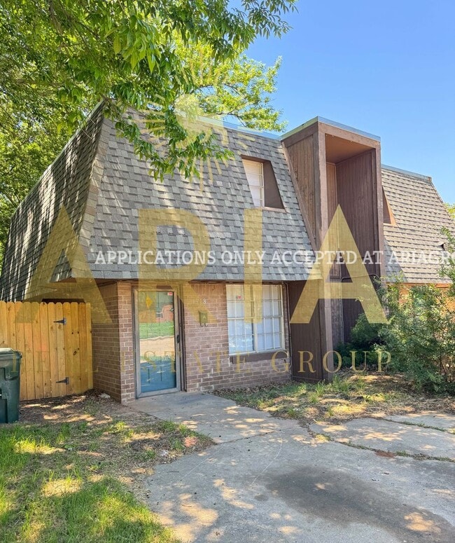 Building Photo - 2 Bed/1.5 Bath Shaded Townhome Close to Ca...