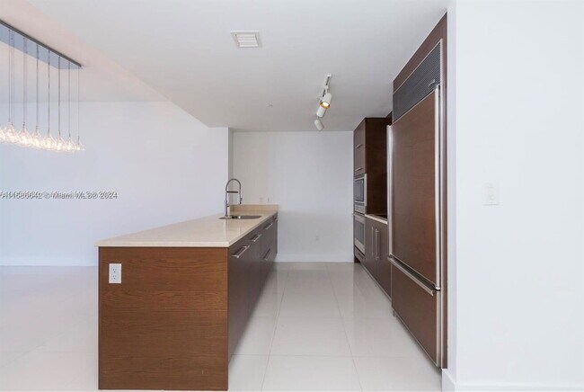 Foto del edificio - 465 Brickell Ave