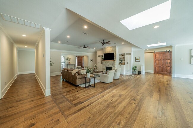 Building Photo - 11501 Custer Trail