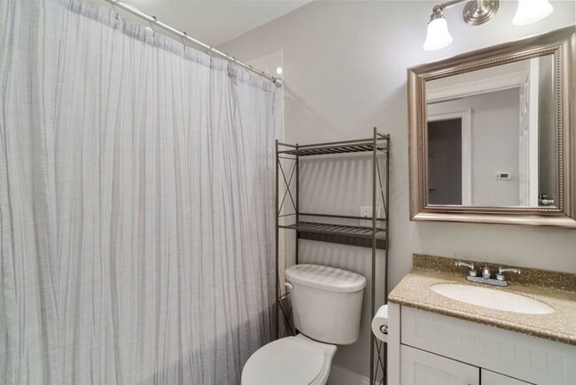 Building Photo - 110 N St