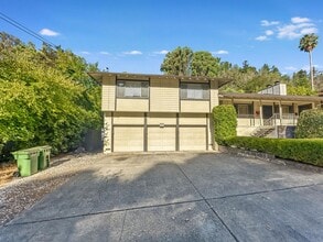 Building Photo - 53 Elizabeth Way