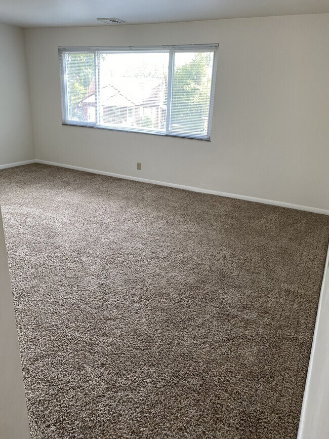 Foto del edificio - 4947 Charlemar Dr