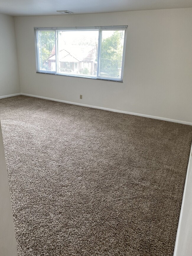 Building Photo - 4947 Charlemar Dr