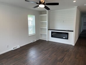Building Photo - 352 Cimarron