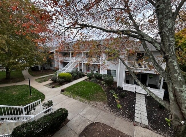 Foto del edificio - 8 Larkspur Ct