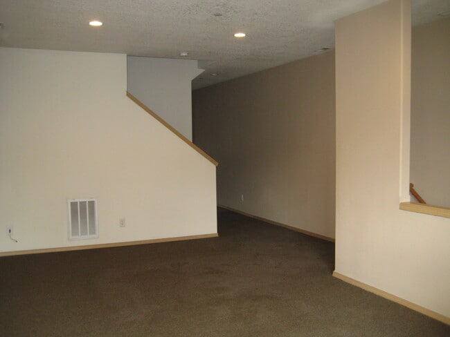 Building Photo - 353 SW 11th St