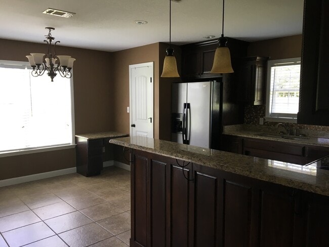 Building Photo - Luxurious 3BR/2BA Home with Stunning Backyard in Cottonwood Neighborhood