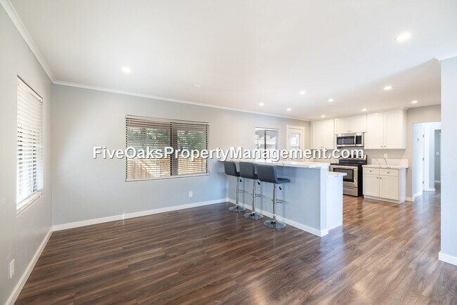 Foto del edificio - 252 Folsom Rd