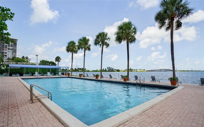 Foto del edificio - 3301 NE 5th Ave