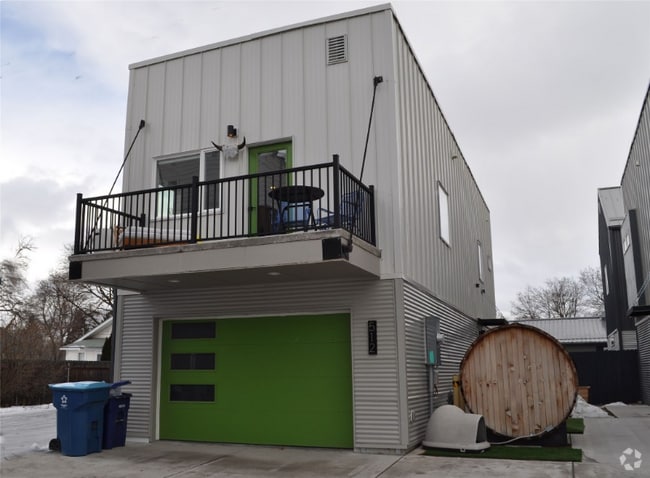 Building Photo - 512 W Bickford St