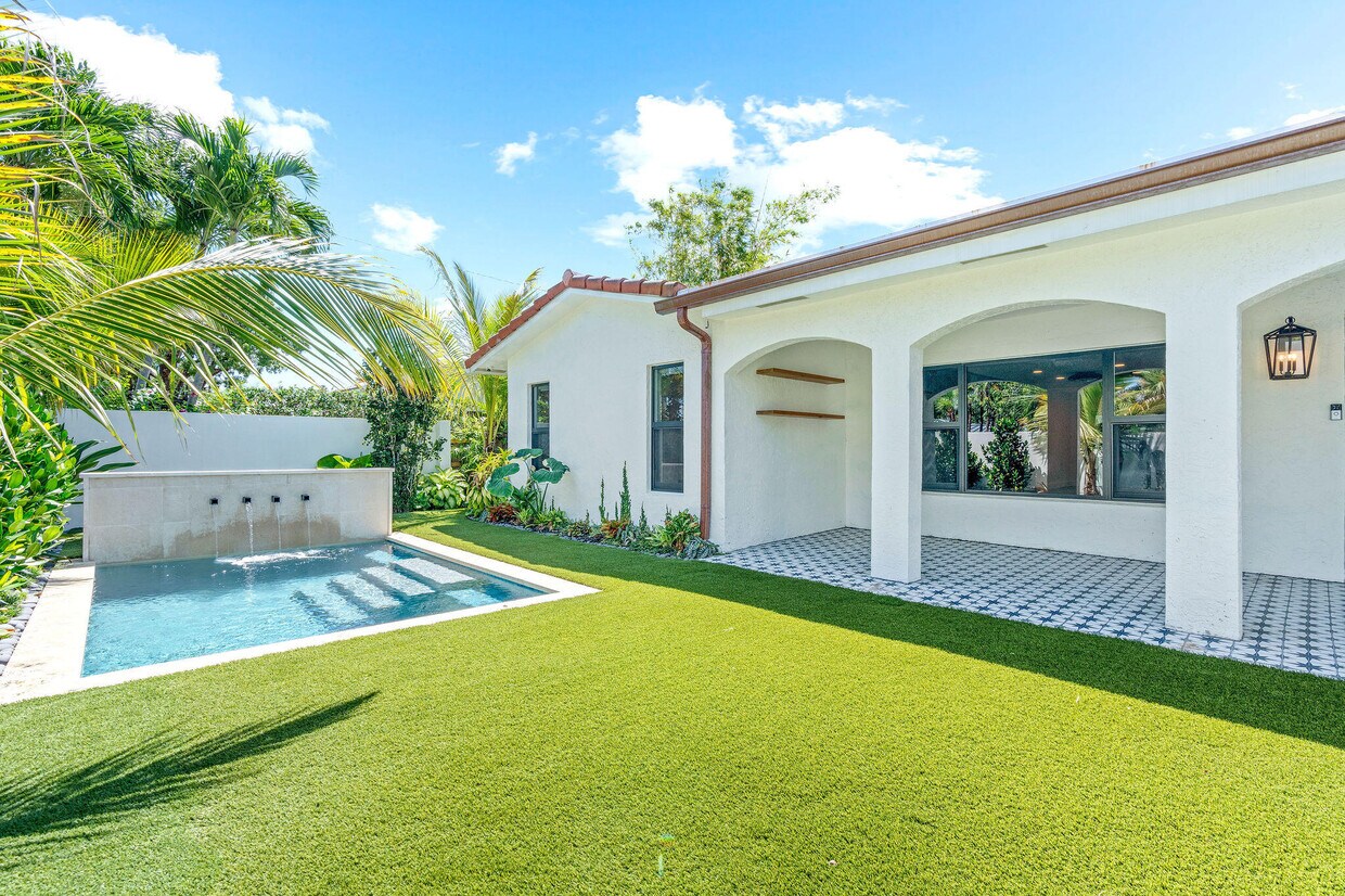 Foto principal - 2600 NE 33rd St