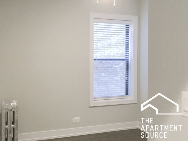 Foto del edificio - 4951 N Oakley Ave