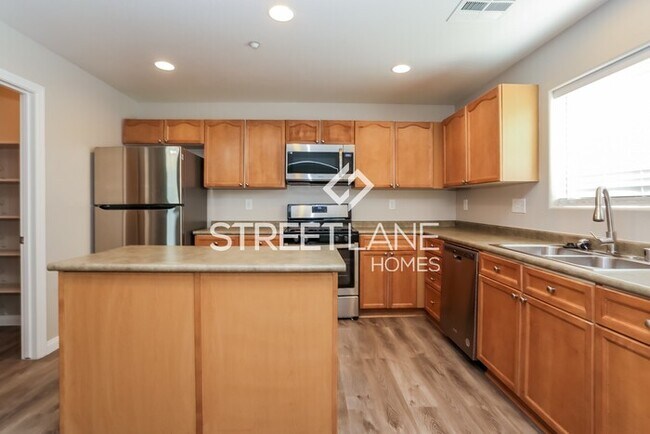 Foto del edificio - REDUCED! - NOW OFFERING HALF MONTH FREE OF...