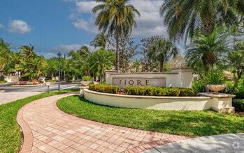 Building Photo - 3210 Myrtlewood Cir E