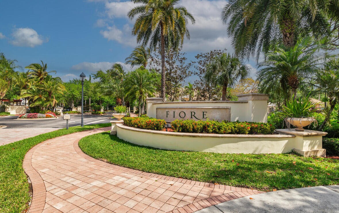Foto principal - 3210 Myrtlewood Cir E