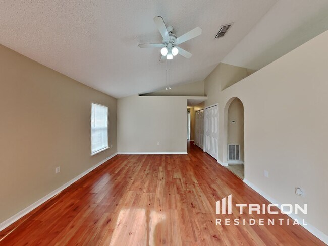 Foto del edificio - 13714 Gentle Woods Ave