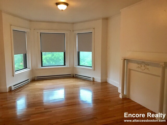 Foto principal - 1061 Beacon St