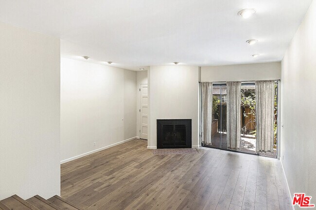 Foto del edificio - 2216 S Bentley Ave