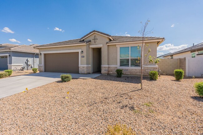 Building Photo - Beautiful and Spacious Single-Level Family...