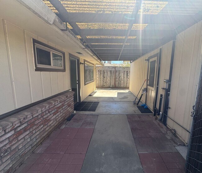 Foto del edificio - 2985 Mattison Ln