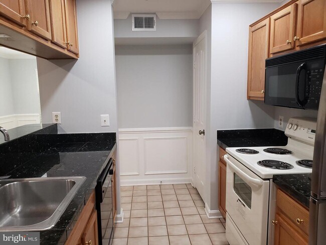 Building Photo - 4124 Monument Ct