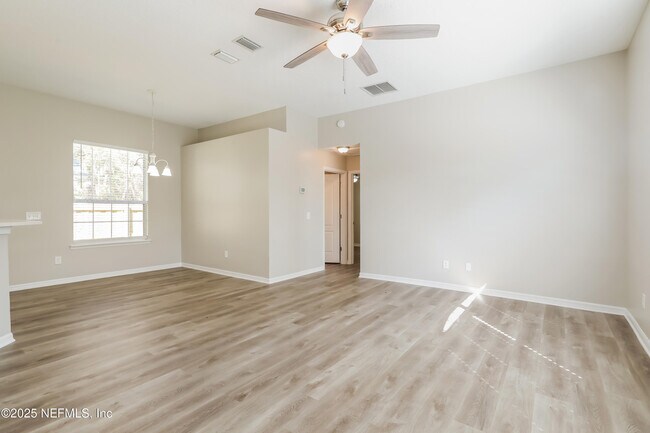 Foto del edificio - 625 S Brevard St