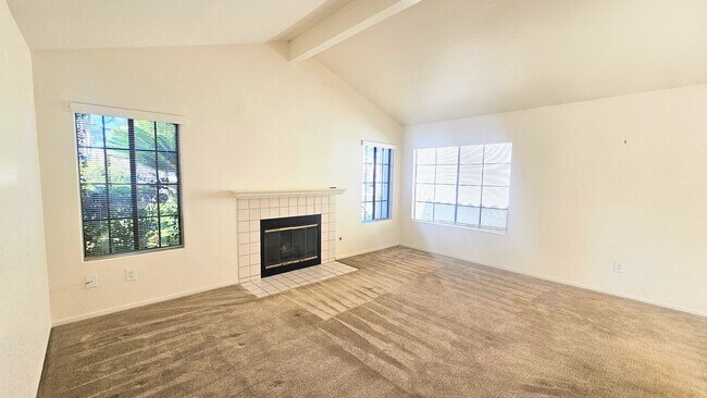 Building Photo - Gorgeous Single Story Home- Huge Back Yard...