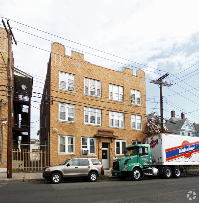 Building Photo - Berkshire Apartments