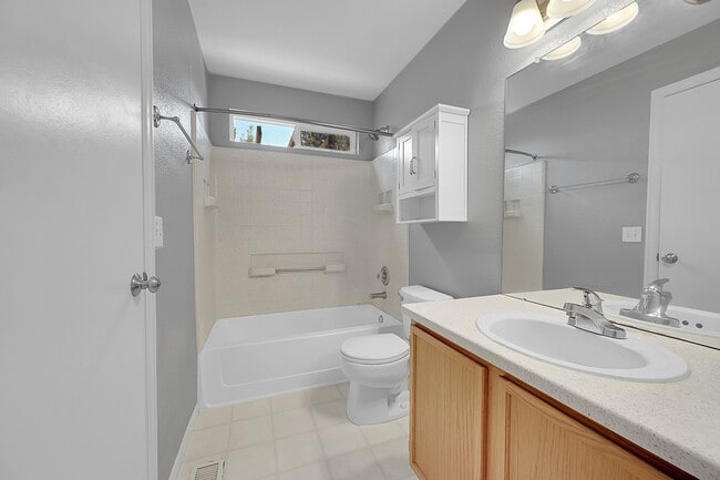 Building Photo - 363 Tynan Dr