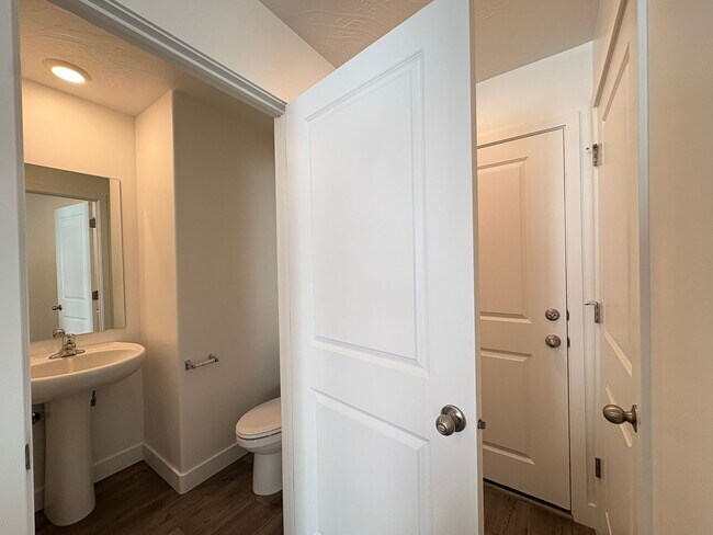 Building Photo - BRAND NEW & Pet Friendly