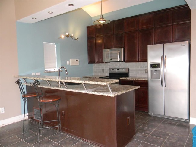 Building Photo - 3921 Sunrise Dr